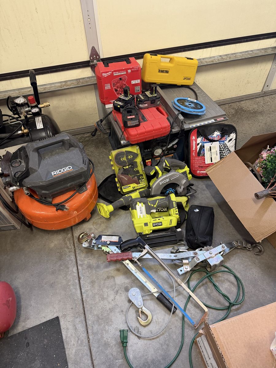 Huge multi family yard sale TOOLS
