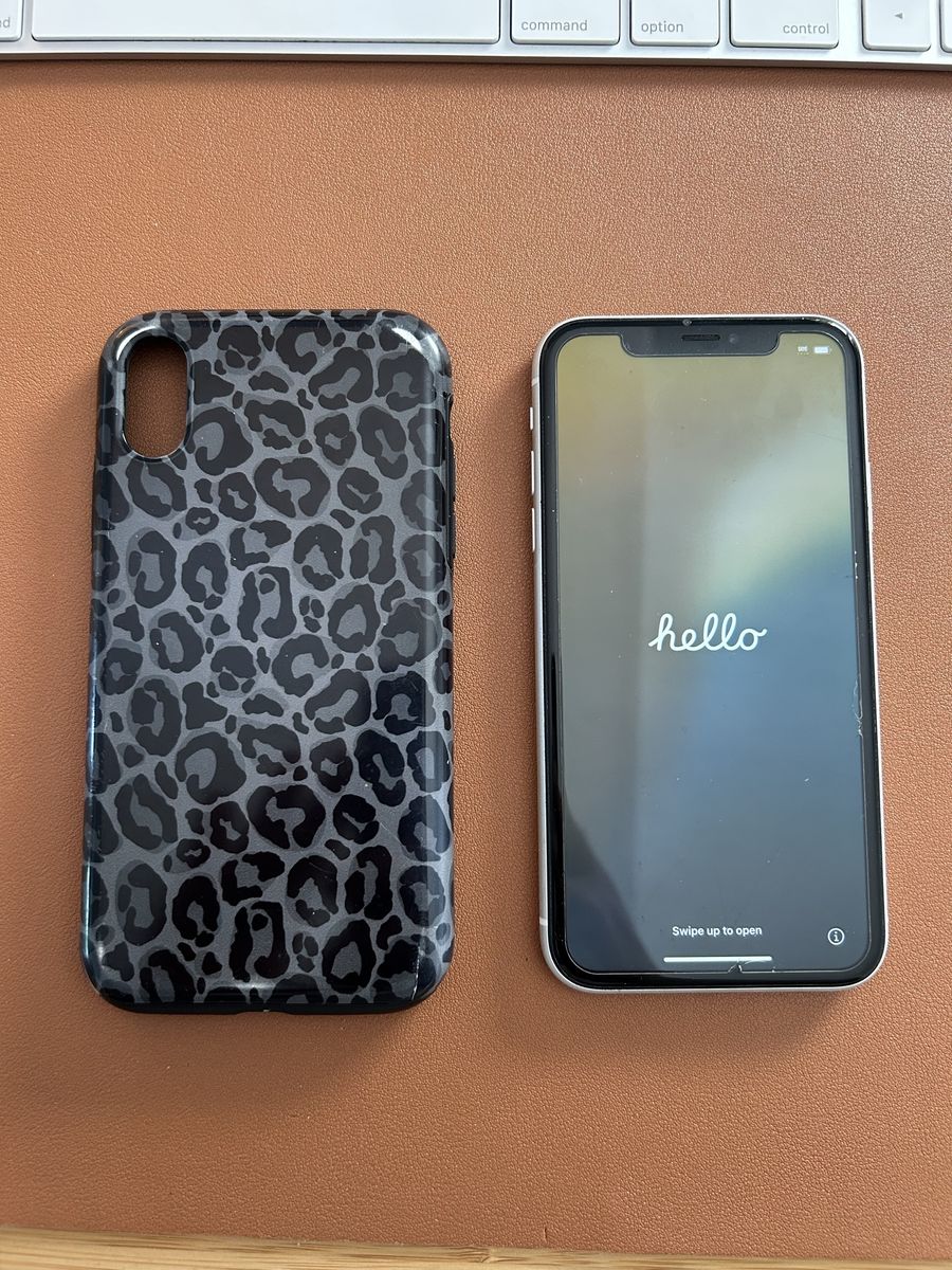 Apple iPhone XR 128 GB (Unlocked) in White with Leopard Print Case