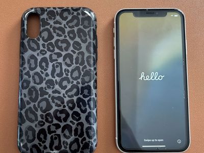 Apple iPhone XR 128 GB (Unlocked) in White with Leopard Print Case