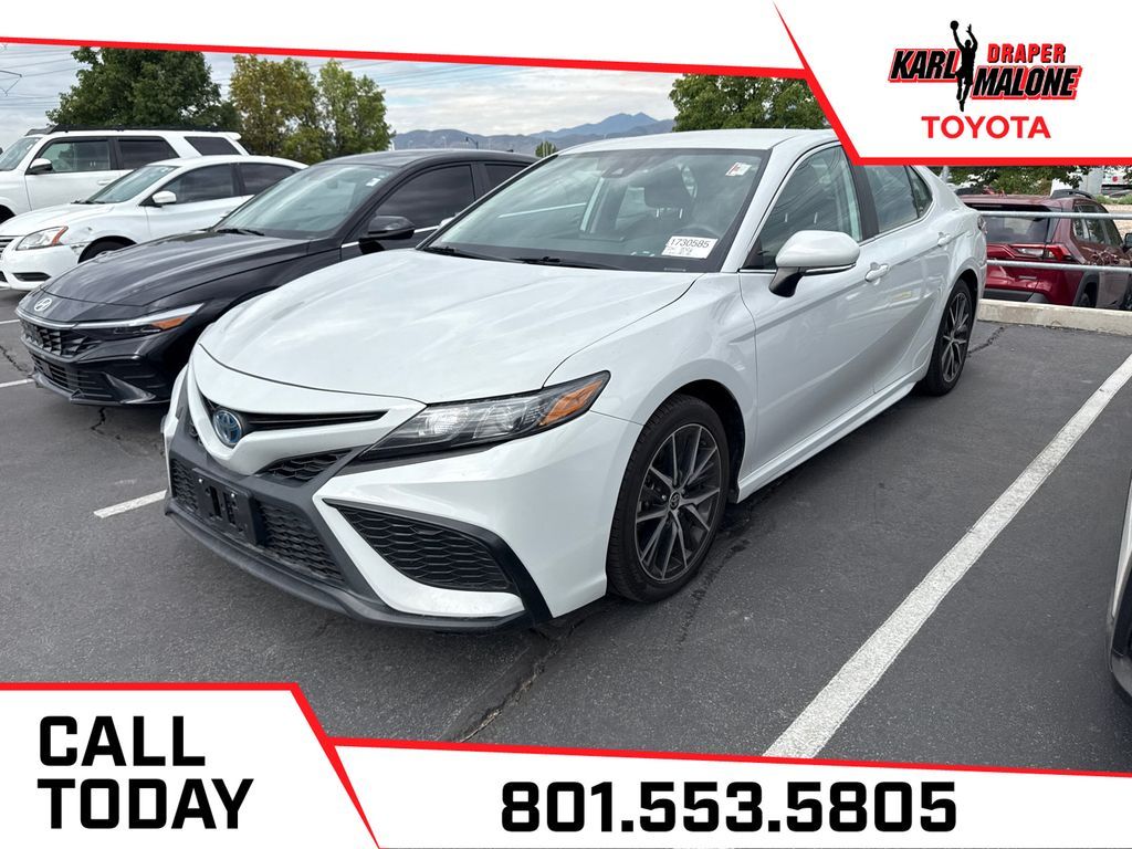 2023 Toyota Camry Hybrid SE