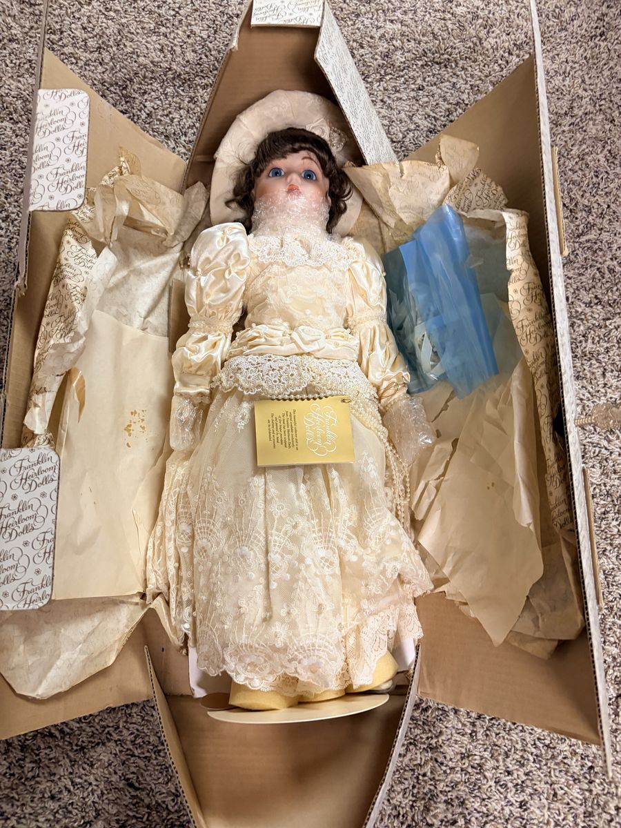 Franklin Heirloom Dolls Porcelain Bride Doll with Original Box