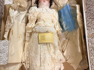 Franklin Heirloom Dolls Porcelain Bride Doll with Original Box
