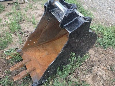 Heavy Duty CAT 24" Excavator Digging Bucket - 4-Teeth, Pin-On Style, Construction Grade