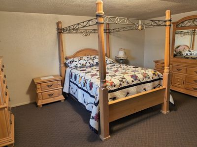 Decorative Wood Bedroom Set