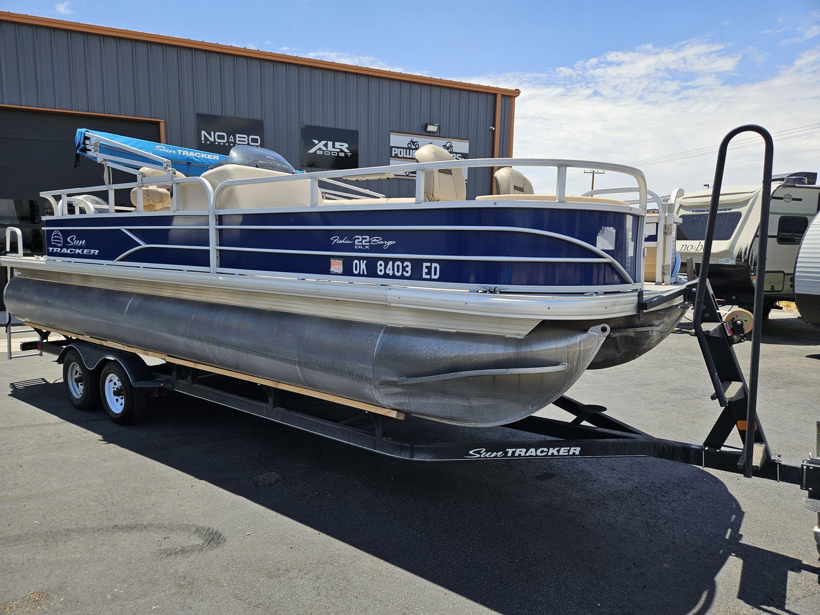 2017 Sun Tracker Fishin Barge 22DLX Pontoon Boat! Clean Title!