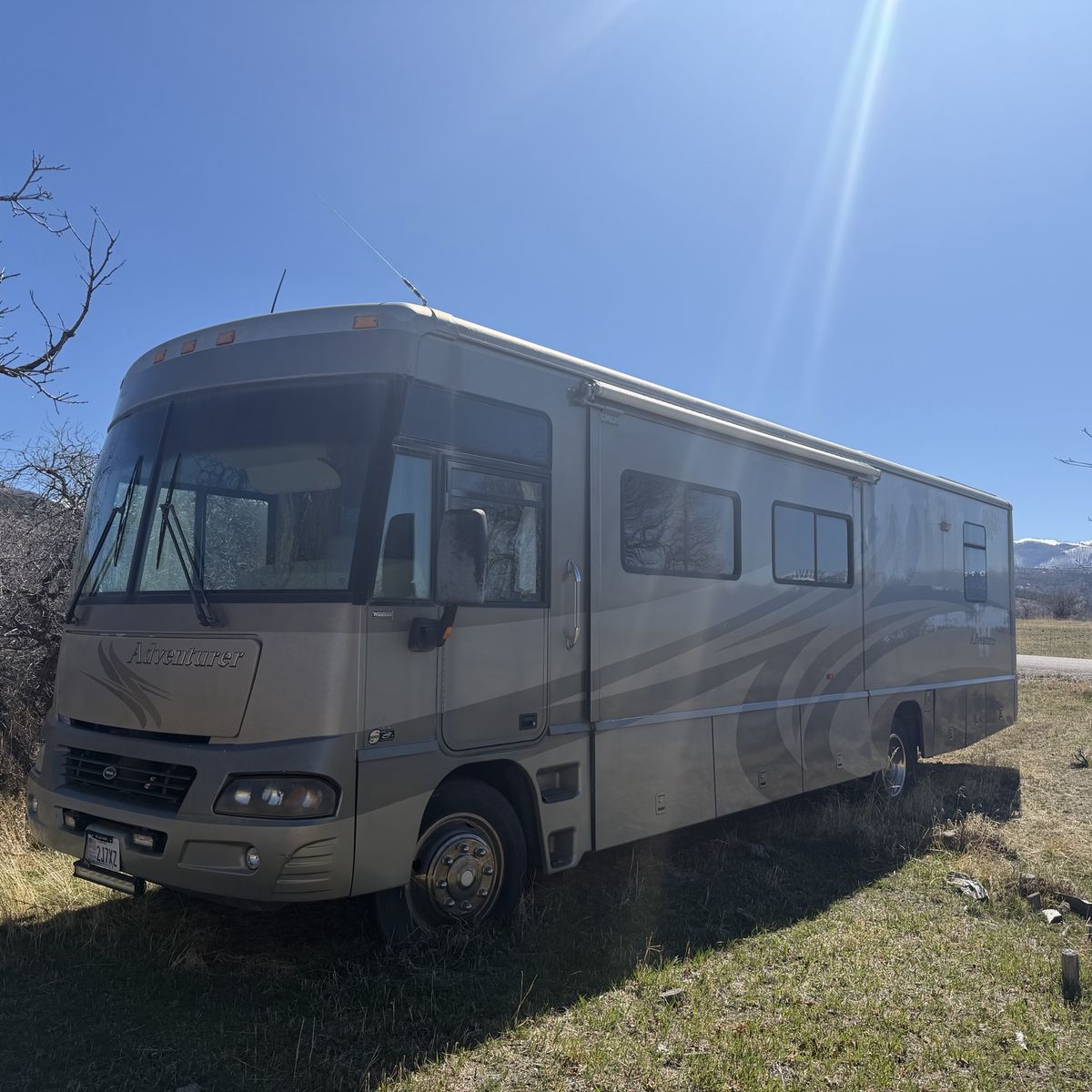 2004 Winnebago Adventurer 35U