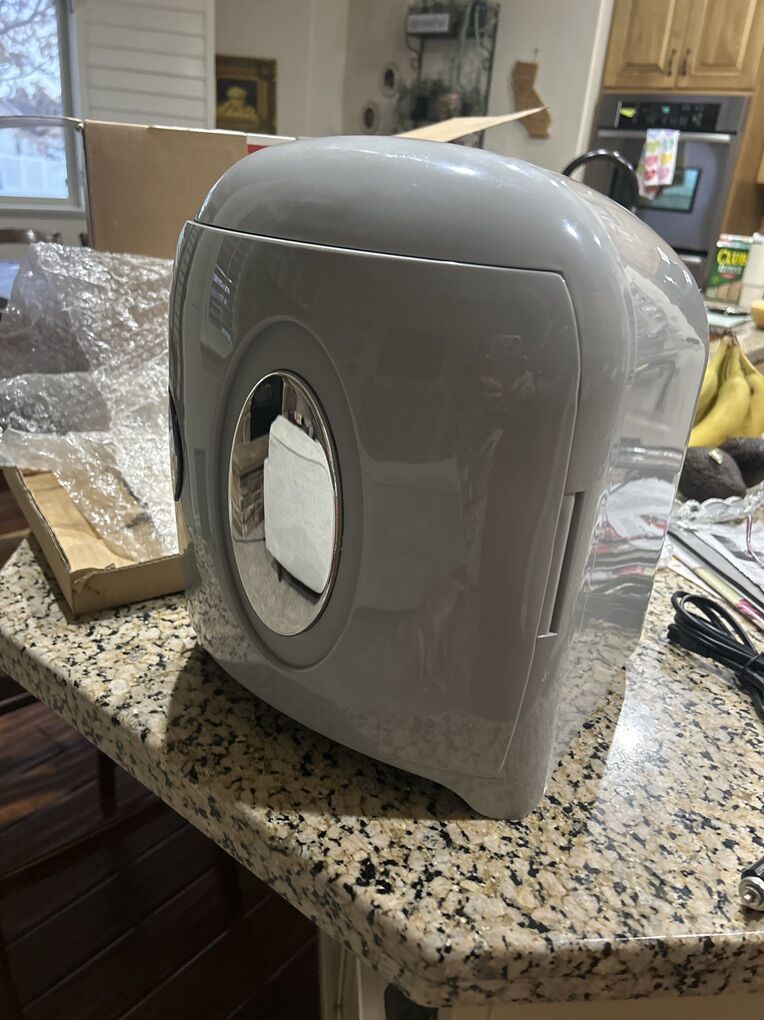 Brand New Thermal Fridge And Warmer. 7 L.