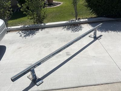 2 Skate rails