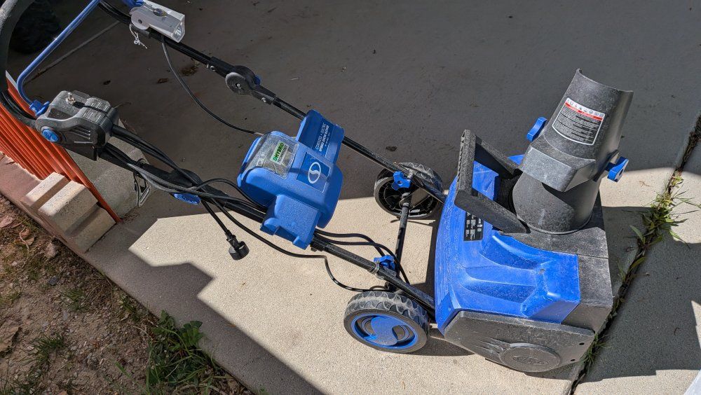 SnoJoe electric snow blower