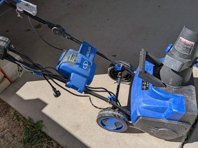 SnoJoe electric snow blower