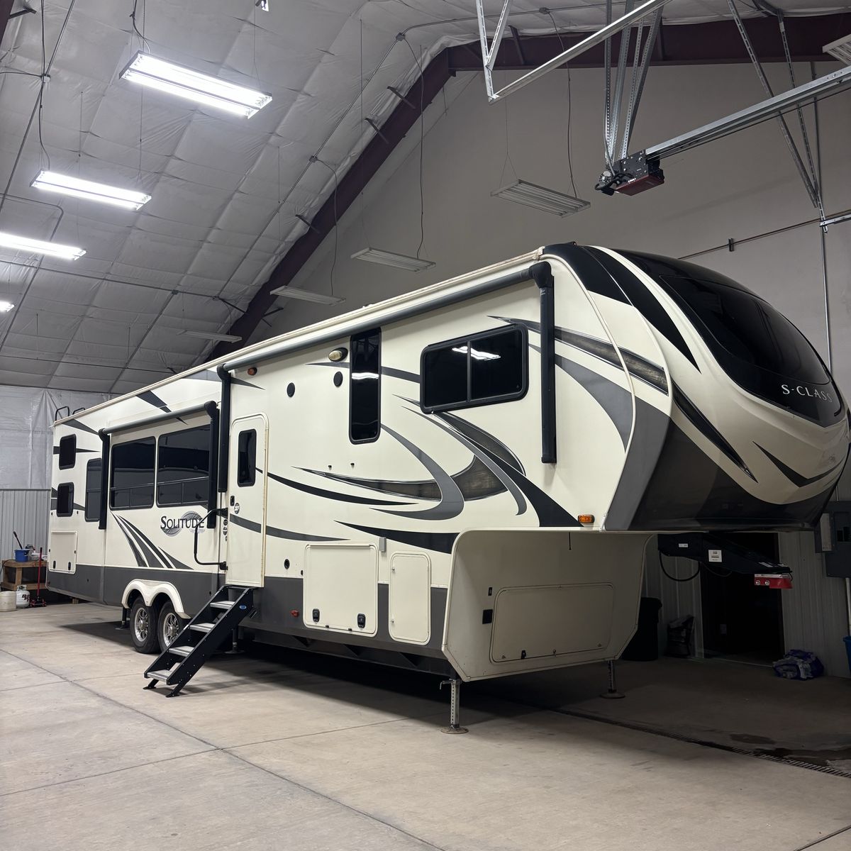 Grand Design Solitude ST3550BH