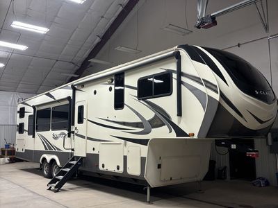 Grand Design Solitude ST3550BH