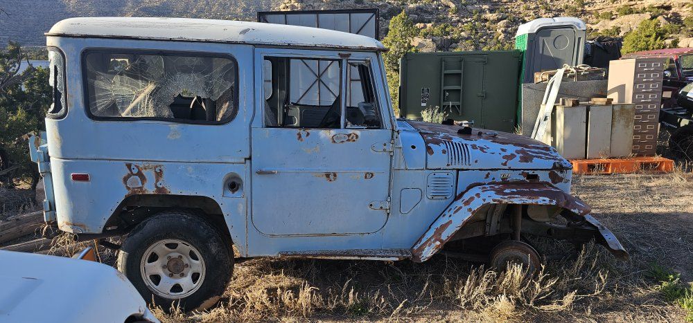 Toyota land cruiser FJ40 parts
