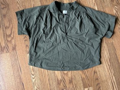Universal Thread Women's Olive Green Short Sleeve V-Neck Collared Top - Size L