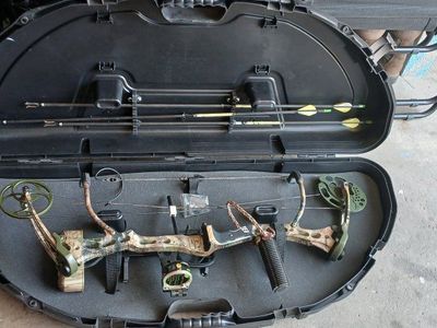 Bear Archery Compound Bow with Hard Case and Arrows