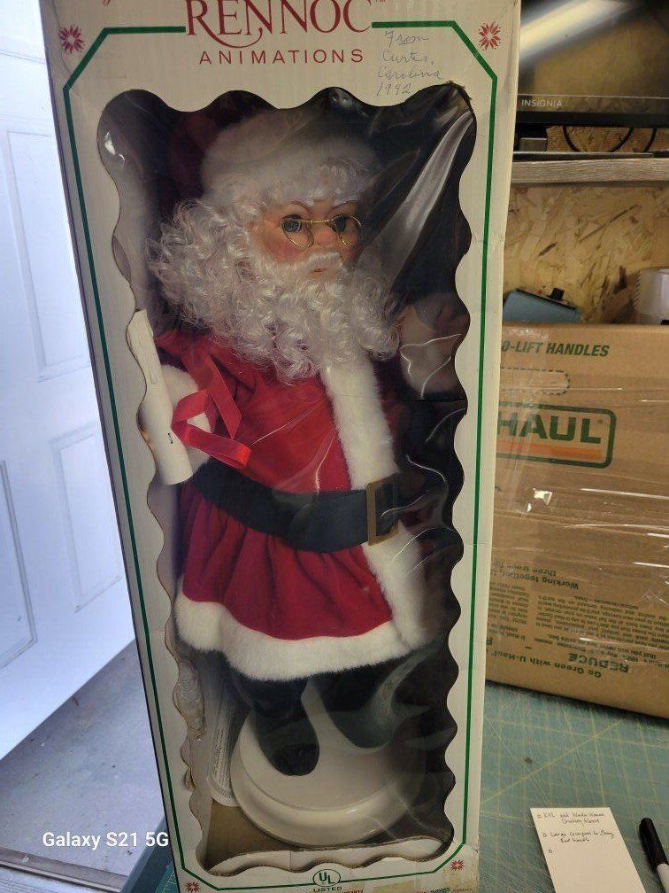 SANTA Clause - Animated 24"