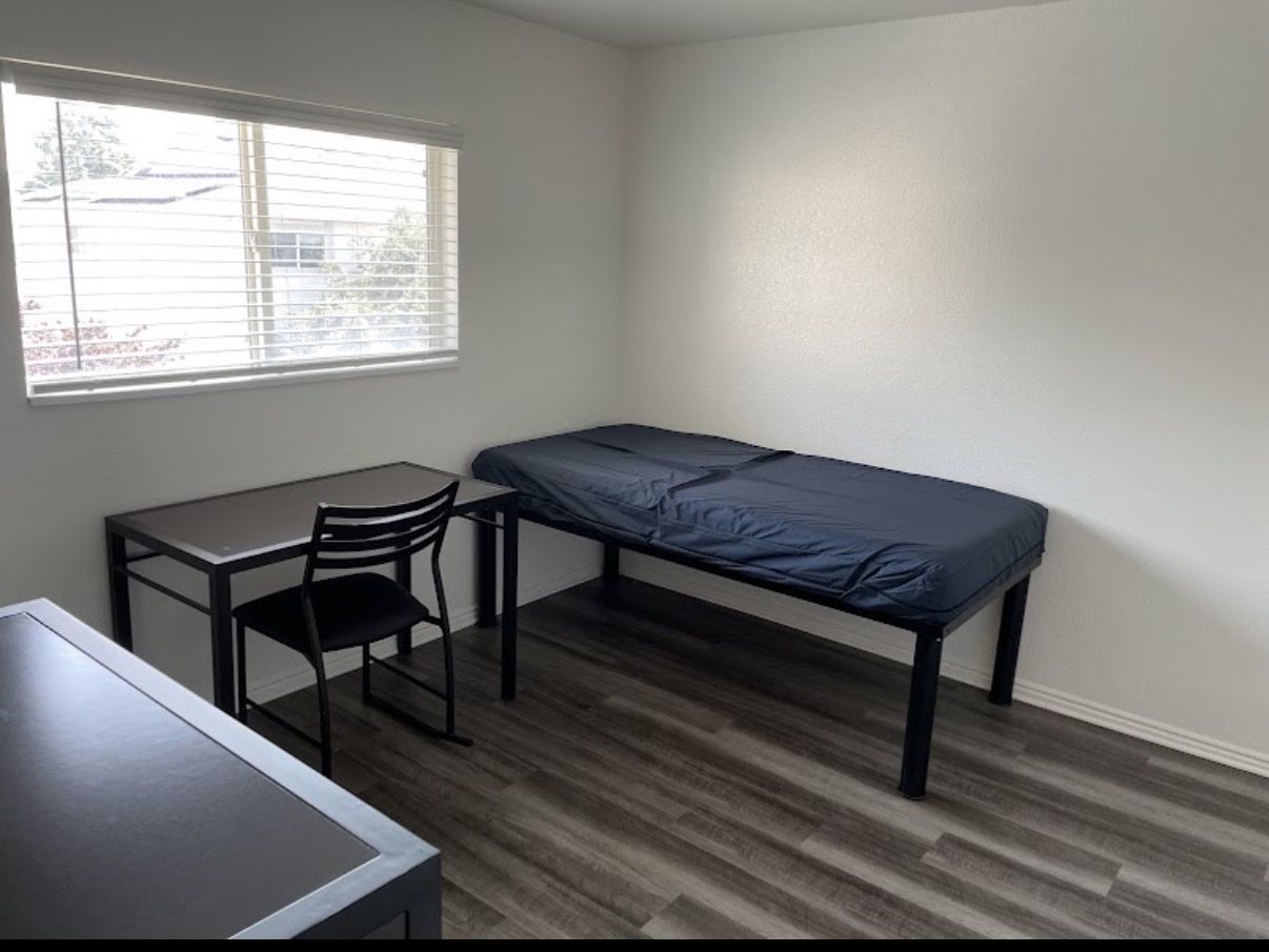 Private Bedroom for Rent - Oakridge Apartments Near USU - $650/month