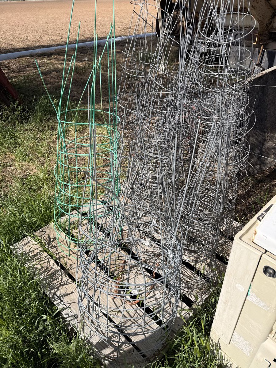 Assorted Garden Tomato Cages - Green & Galvanized Metal, Various Sizes