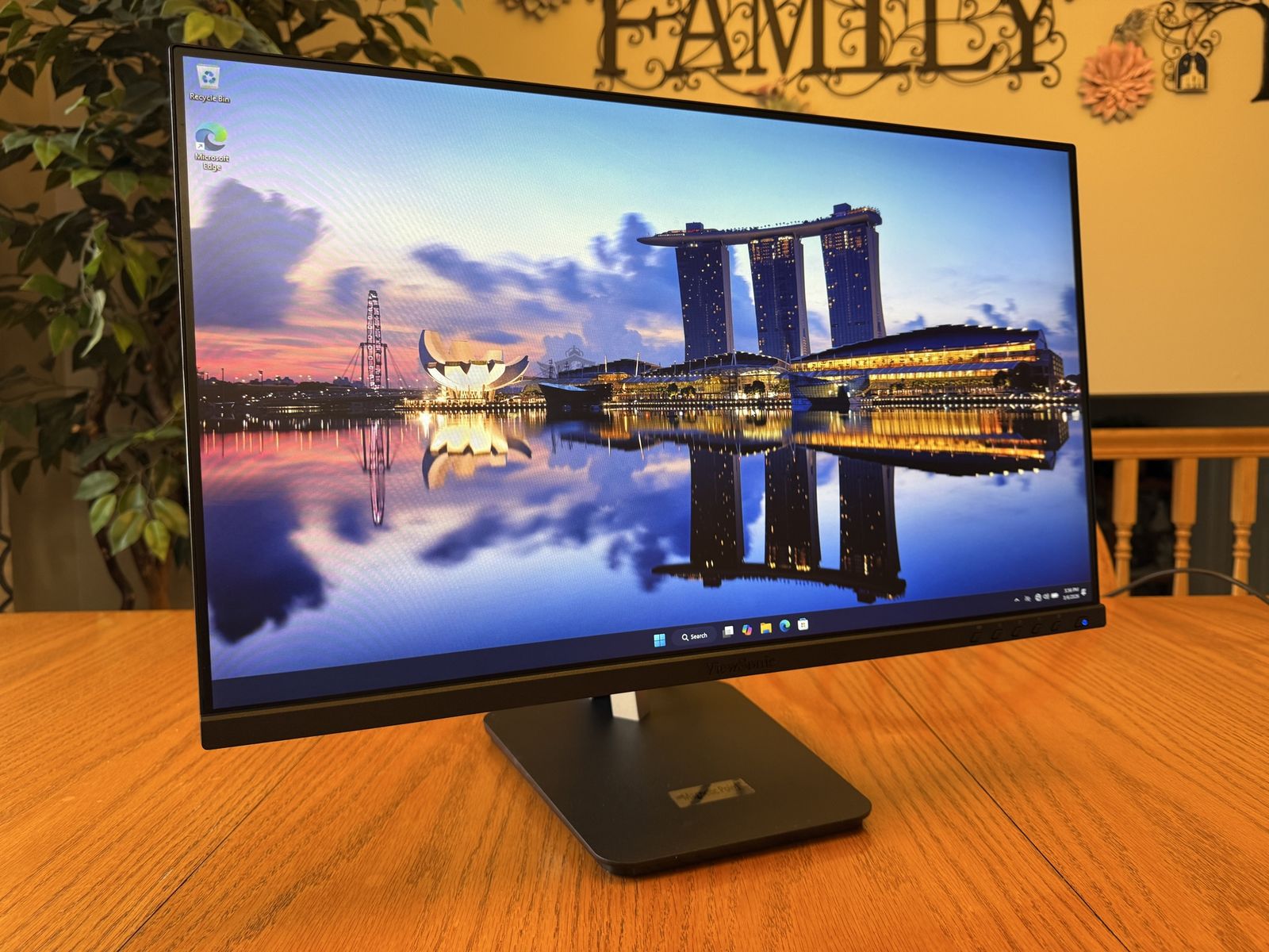 Touch Screen Monitor! ViewSonic TD2455 24”