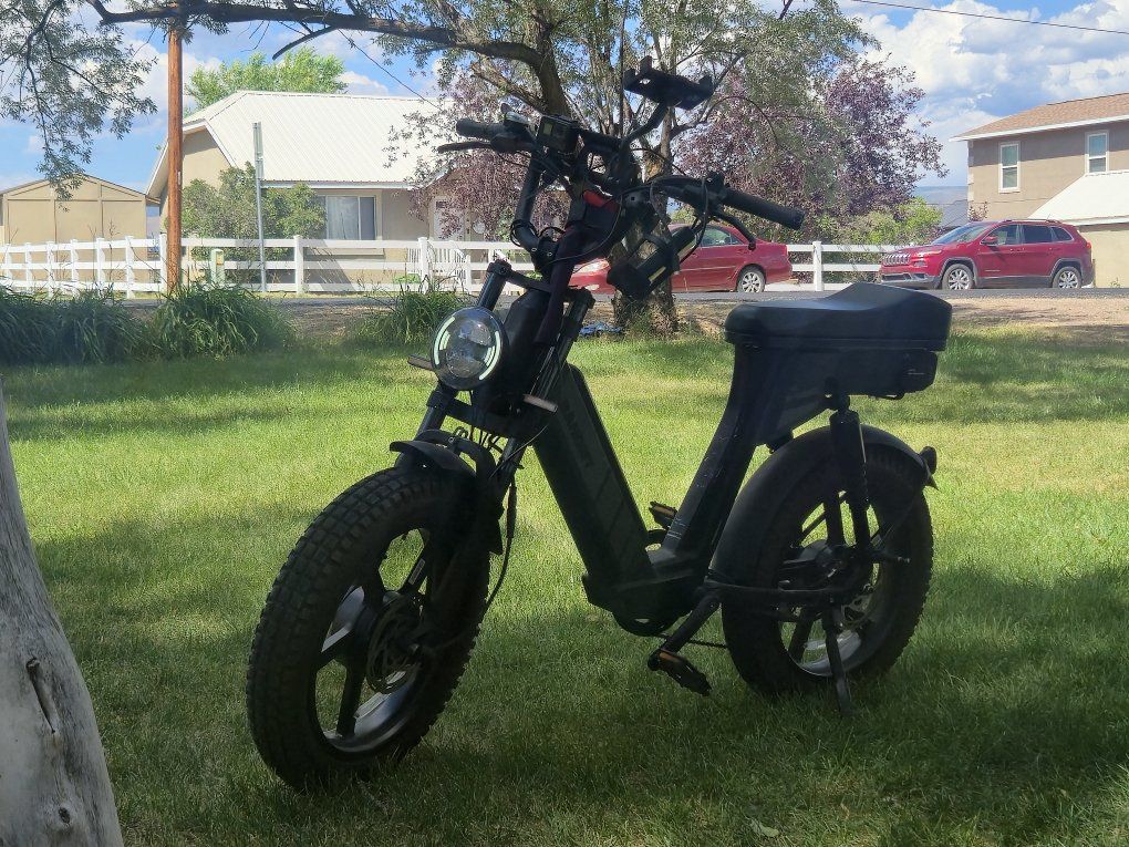 E-Bike 30+mph / up to 100mi range
