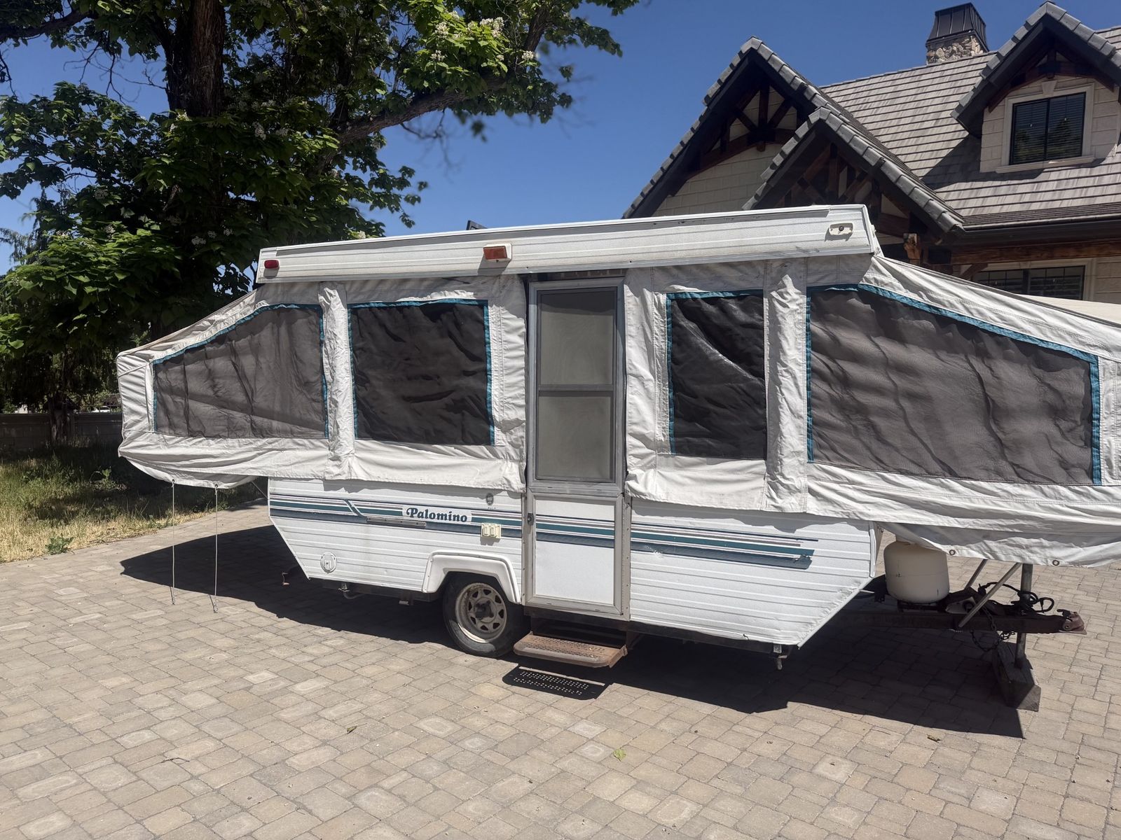 Popup tent trailer Camper