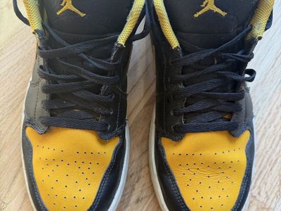 Nike Air Jordan 1 Low Black/Yellow Youth Sneakers Size 4Y - Gently Used