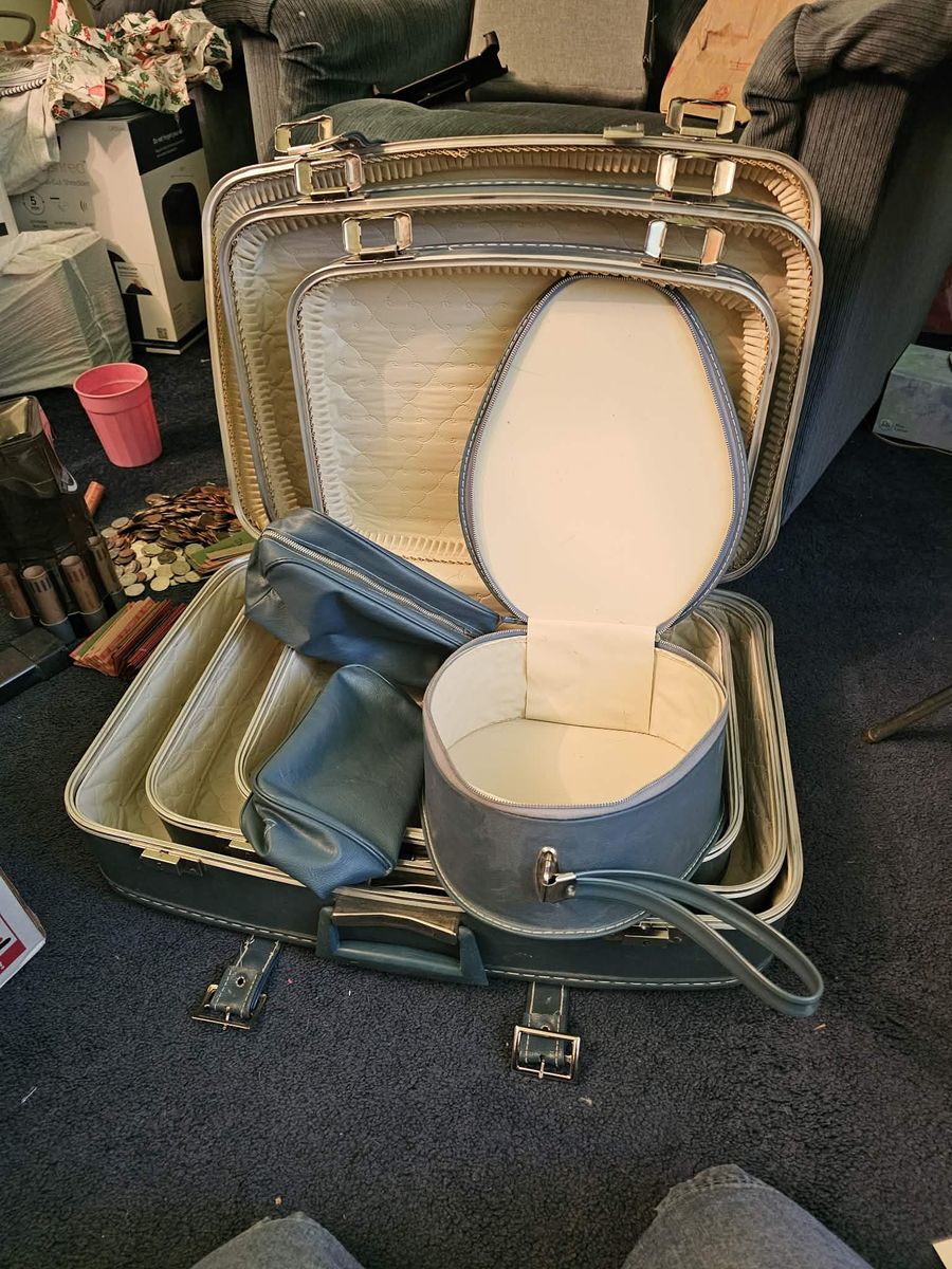 Suitcase set