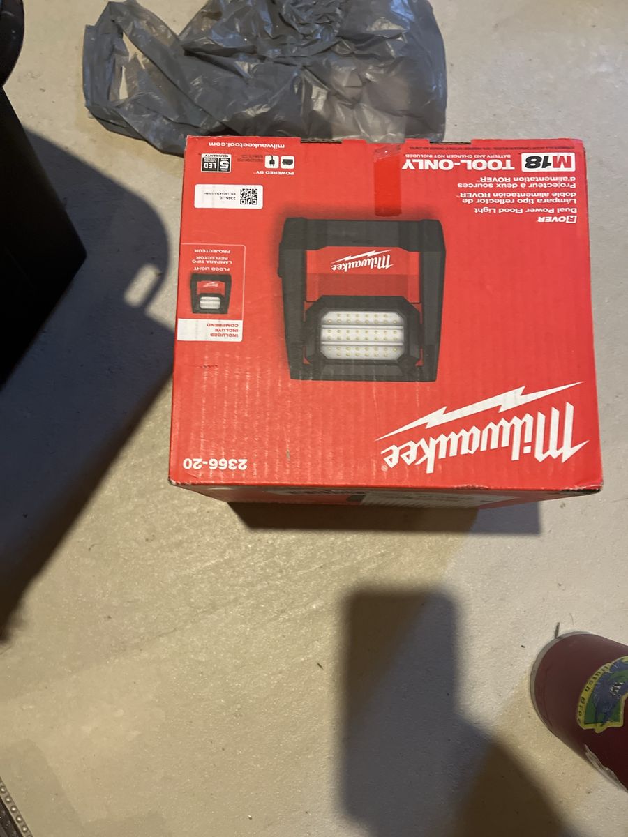 Milwaukee M18 ROVER Dual Power Flood Light 2366-20 (Tool Only)