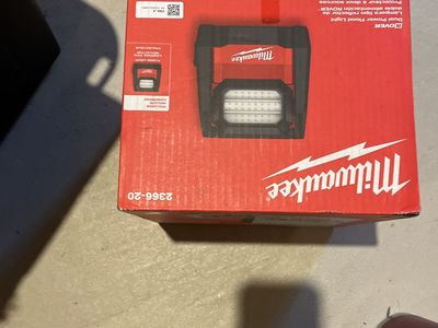 Milwaukee M18 ROVER Dual Power Flood Light 2366-20 (Tool Only)
