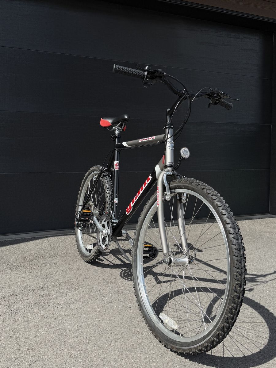 Giant Boulder 26" Mountain Bike - Recently Serviced