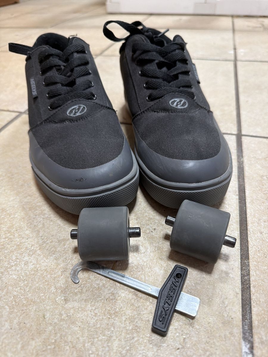 Heely’s Men’s Size 9