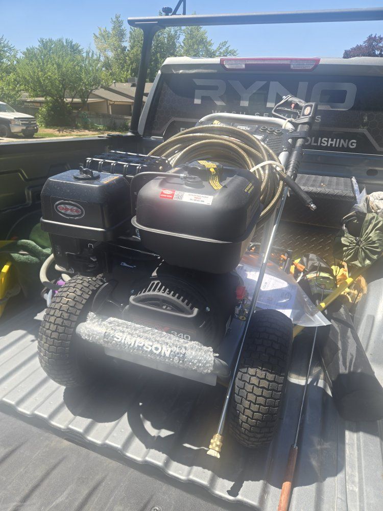 SIMPSON Pro Series PS61371 4000-PSI 3.5-GPM Cold Water Gas Pressure Washer w/ 5 Spray Tips