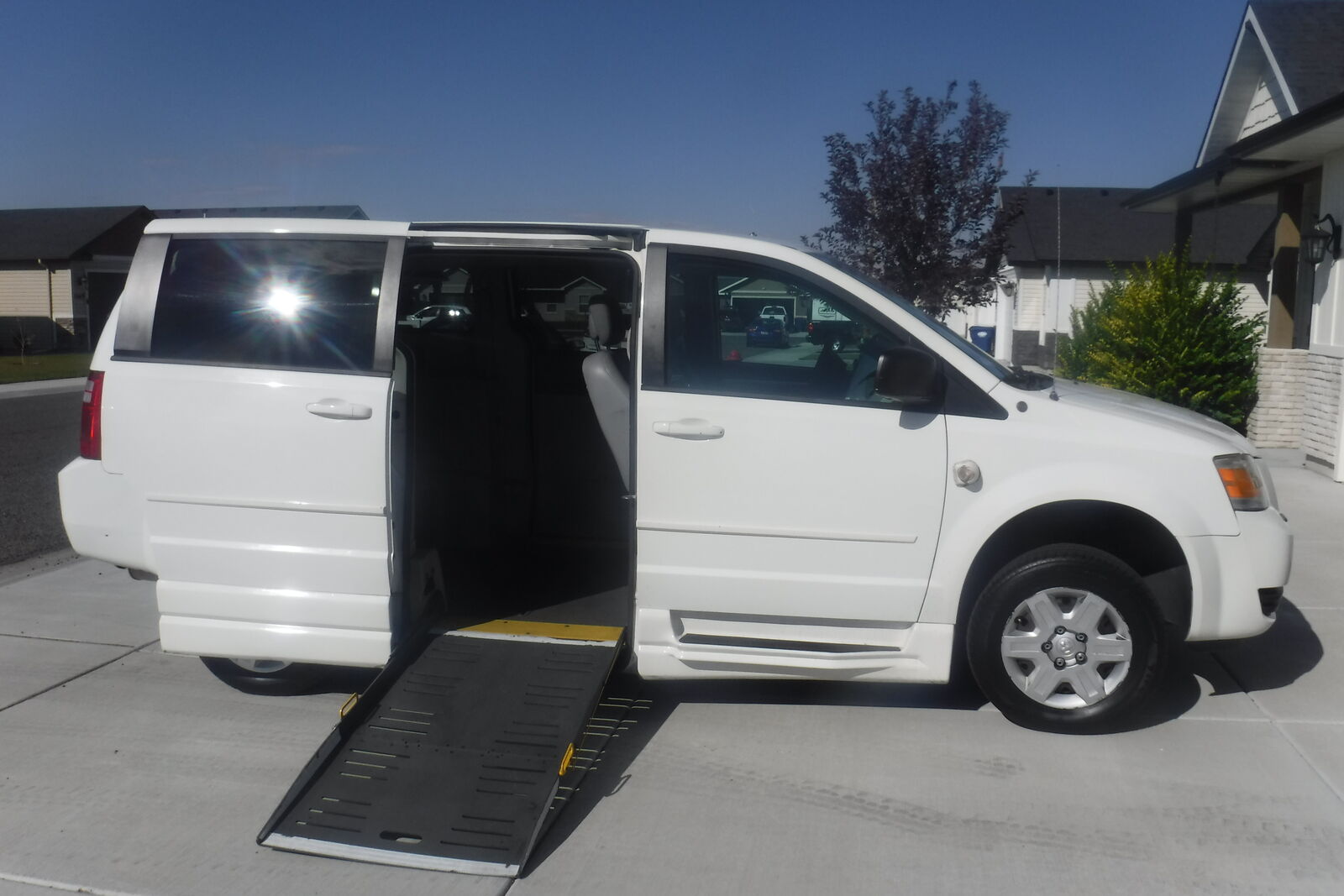 2010 Dodge Grand Caravan wheelchair access mobility van