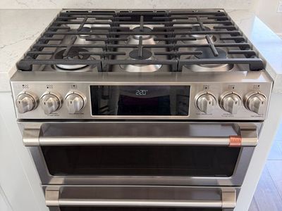 CAFÉ 30" Smart Slide-In, Front-Control, Gas Double-Oven Range with Convection (CGS750P2M2S1) - Excellent Condition