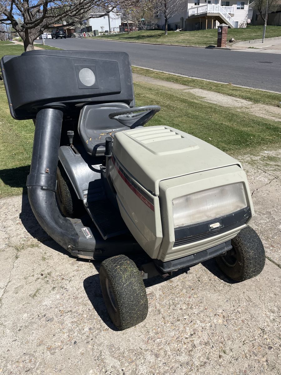 White Cruisematic LT-13 OHV Plus Riding Lawnmower