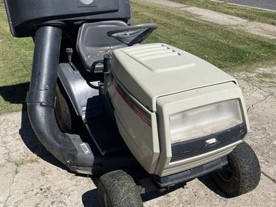White Cruisematic LT-13 OHV Plus Riding Lawnmower