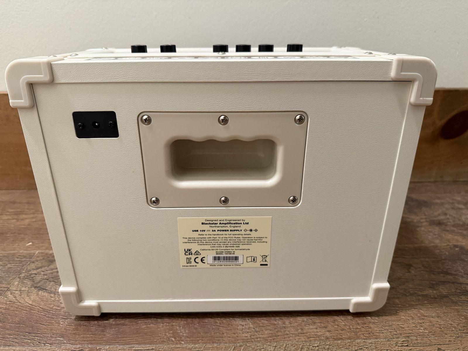 Main image 3
