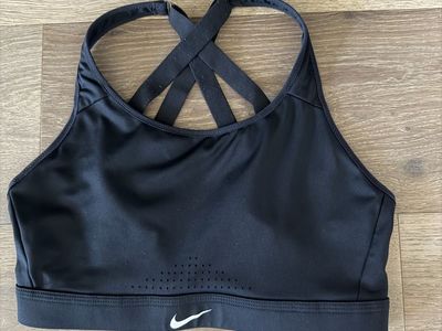 NIKE SPORTS BRA- SIZE M