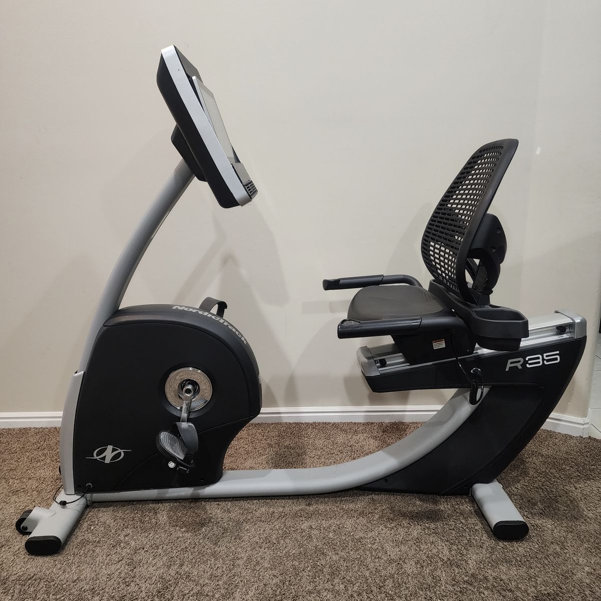NORDIC TRACK COMMERCIAL R35 RECUMBENT BIKE PREMIUM CHAIR STYLE EXERCISE AMAZING QUALITY WORKS GREAT! 