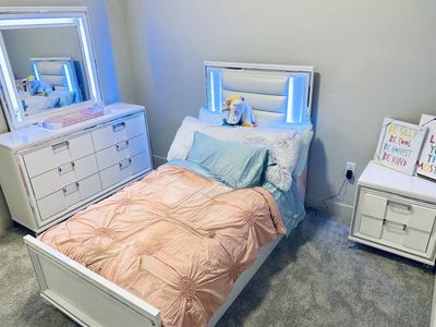 RC Willey Posh White Twin Trundle Bed + LED He