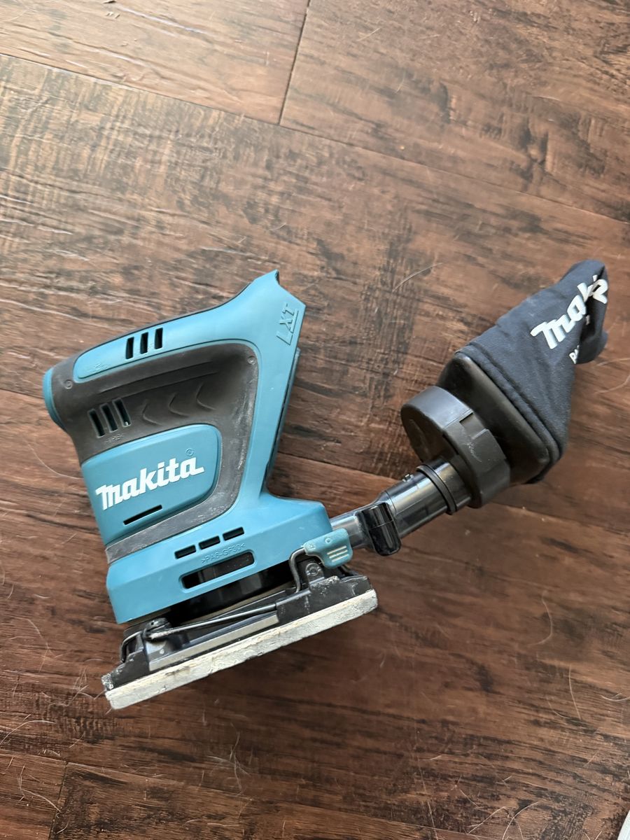 Makita XOB02 18v Sander