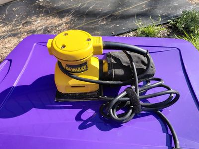 Dewalt Sander $20.00 cash 385-414-9627