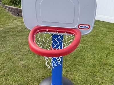 Little Tikes Adjustable Basketball Hoop