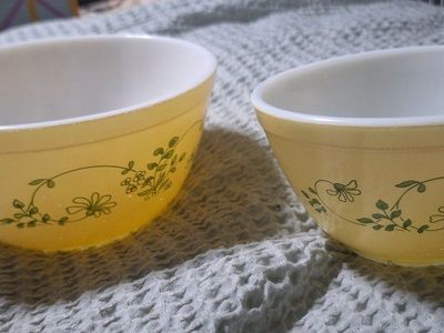 Pyrex mixing bowls- Shenandoah design