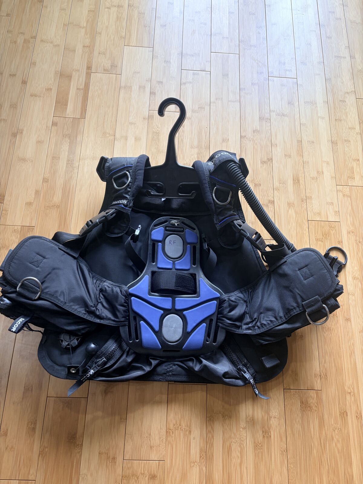 2 x Decora Falcon BCD – Medium – Excellent Condition