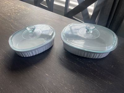 Set of 2 Pyrex White Ramekin Dishes with Glass Lids, Oval Fluted Ceramic Bakeware