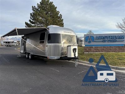 New 2025 Airstream Flying Cloud 27FB Travel Trailer Stock #25U025