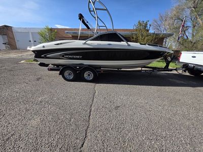 2004 Montrey Montura 228 SI LOW HOURS - 191hrs!