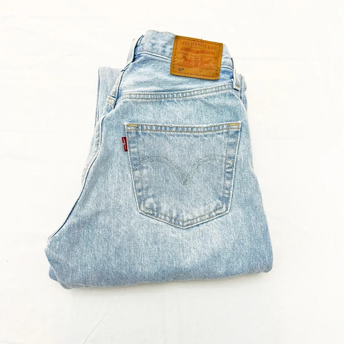 Levi's 501 Button Fly Light Wash Denim Jeans Straight Leg Size 24 x 32