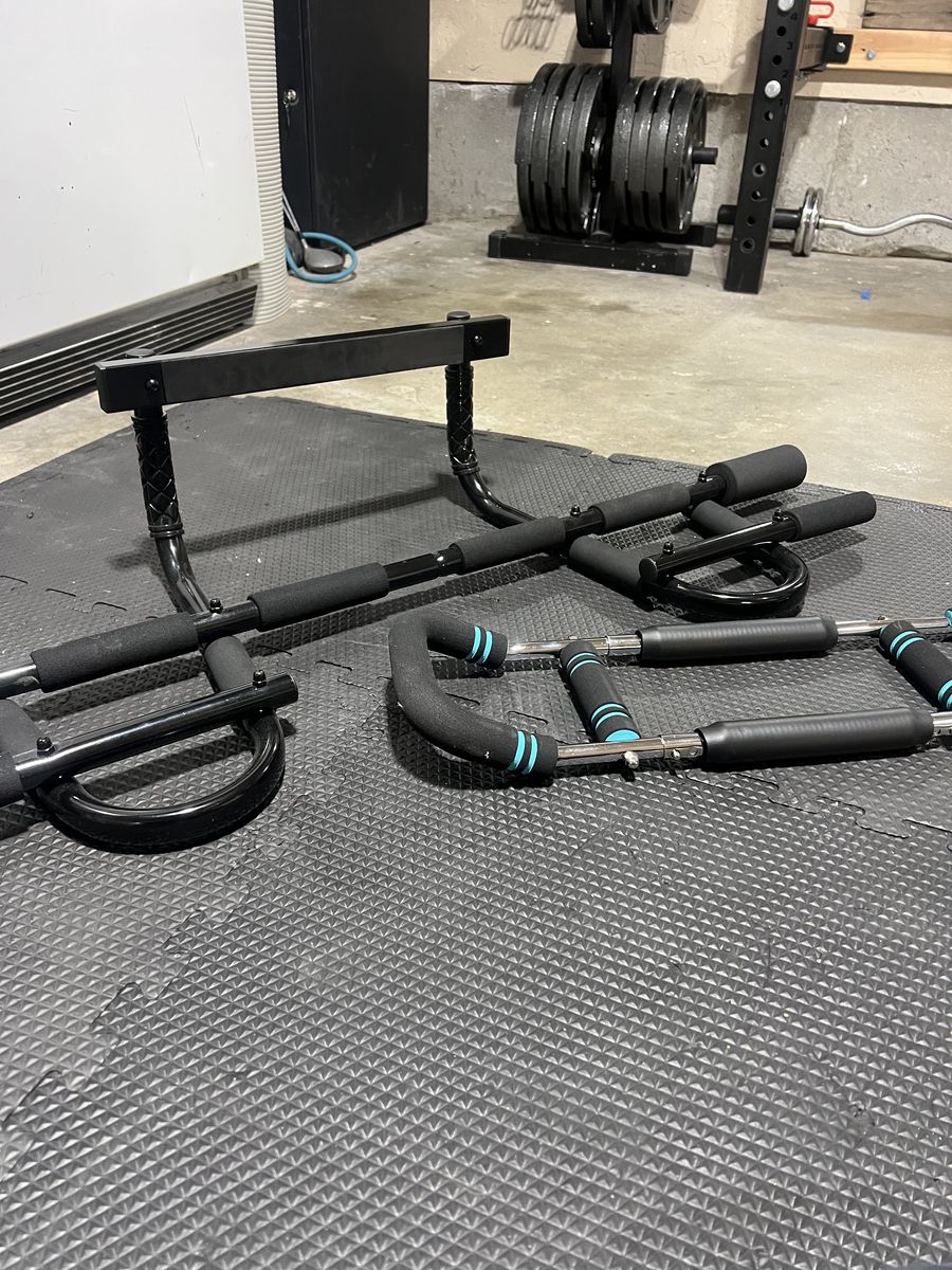 Door Fram Pullup Bar And Spring Trainer Gym stuff